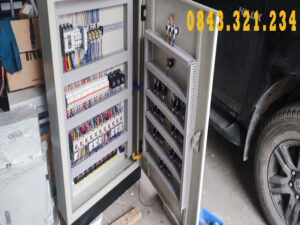 hình 3. tủ điều khiển quạt